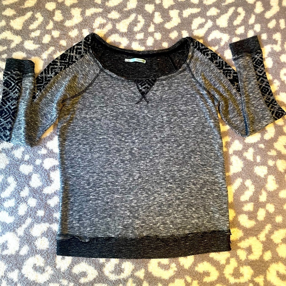 Maurices women’s gray and pattern sweater, size medium.